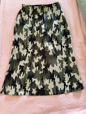 4 for $45 🌸 Green & Black Camo Skirt
